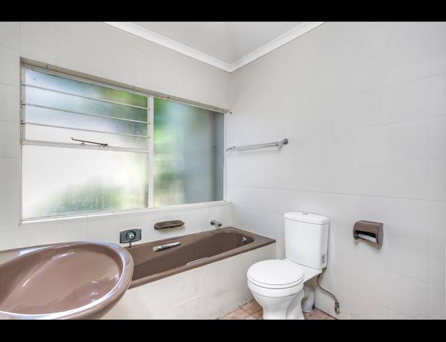 6 BEDROOM HOUSE FOR SALE IN WOODMEAD